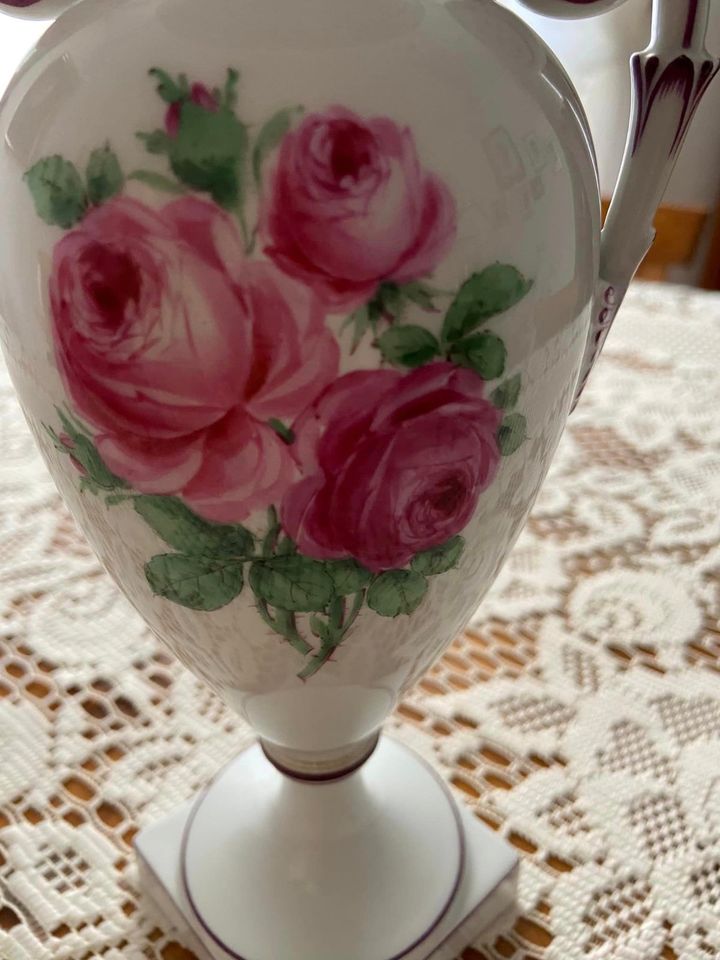 Große Meissen Henkelvase - Motiv „Rote Rose“ in Bad Elster