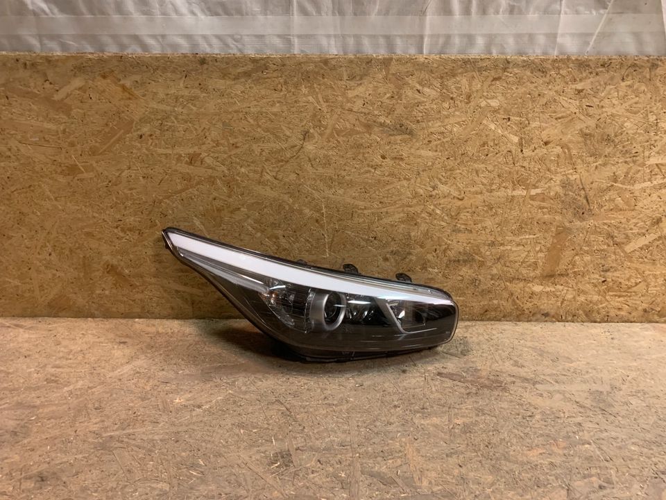 Kia Ceed GT Halogen Scheinwerfer Rechts 92102-A2441 ab.2012-2018 in Essen