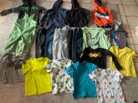 Kleiderpaket 20 Teile Jacken Pullover Shirts Hosen Gr. 122/128 Baden-Württemberg - Wiesenbach Vorschau