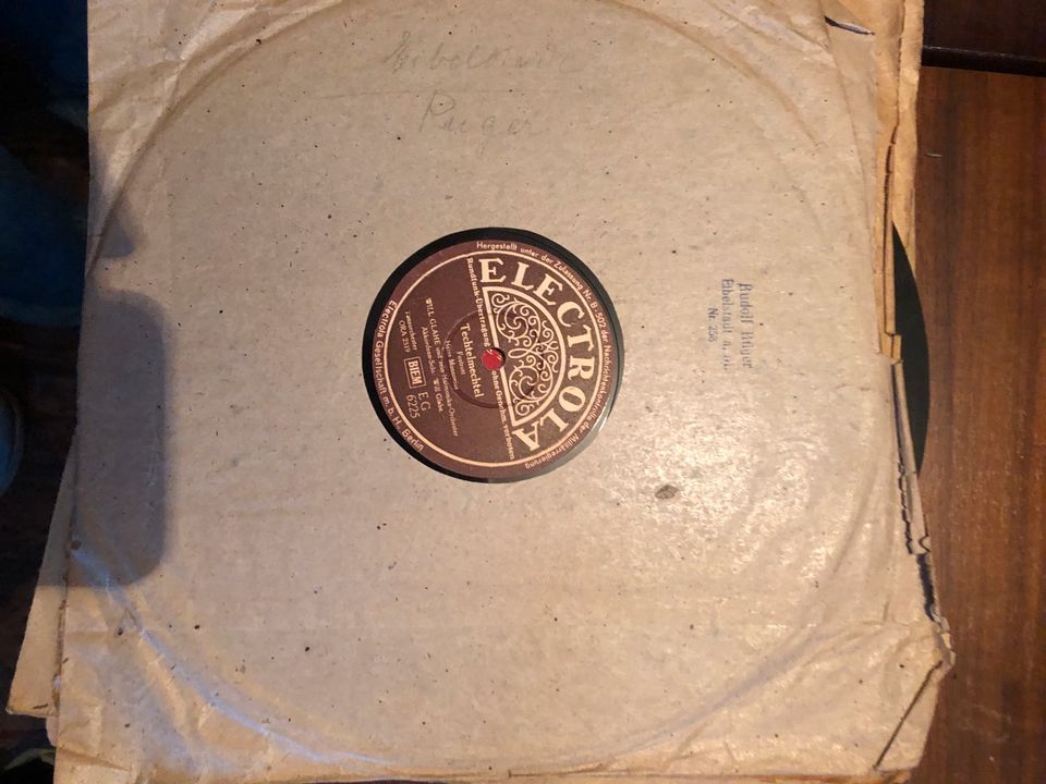 Altes Grammophon inkl. 34 Platten in Eibelstadt