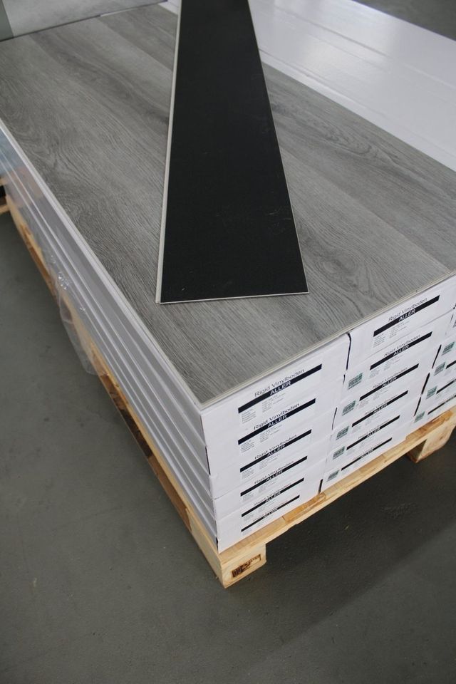 SPC Klick-Vinyl Aller Grau Trittschalldämmung 18x122cm Holzoptik in Visselhövede