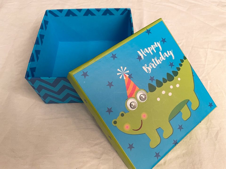 Geschenkverpackung Geschenkdose Schachtel Happy Birthday in Bornhöved