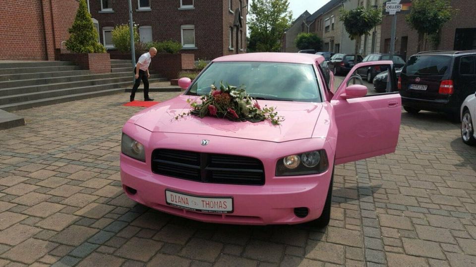 Dodge Charger in Traum Pink Stretchlimousine Mieten in NRW in Erkelenz