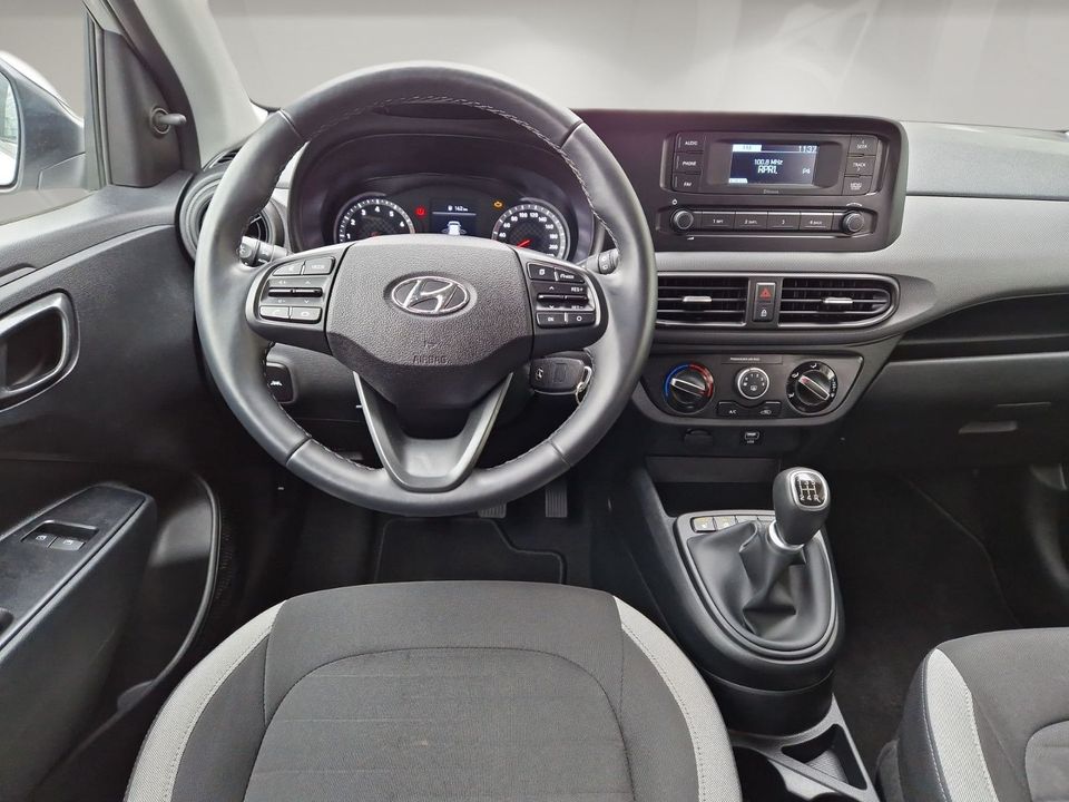Hyundai i10 1.0  Select Klima Lenkradheizung PDC in Borna