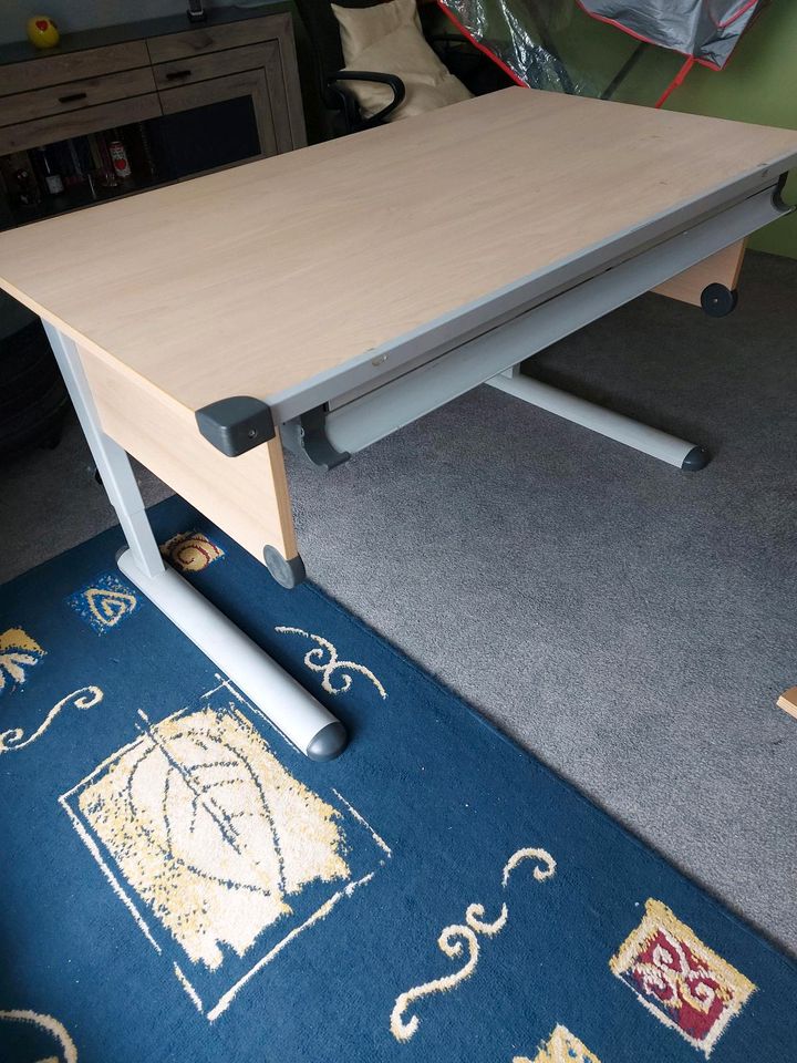 Schreibtisch in Bonn