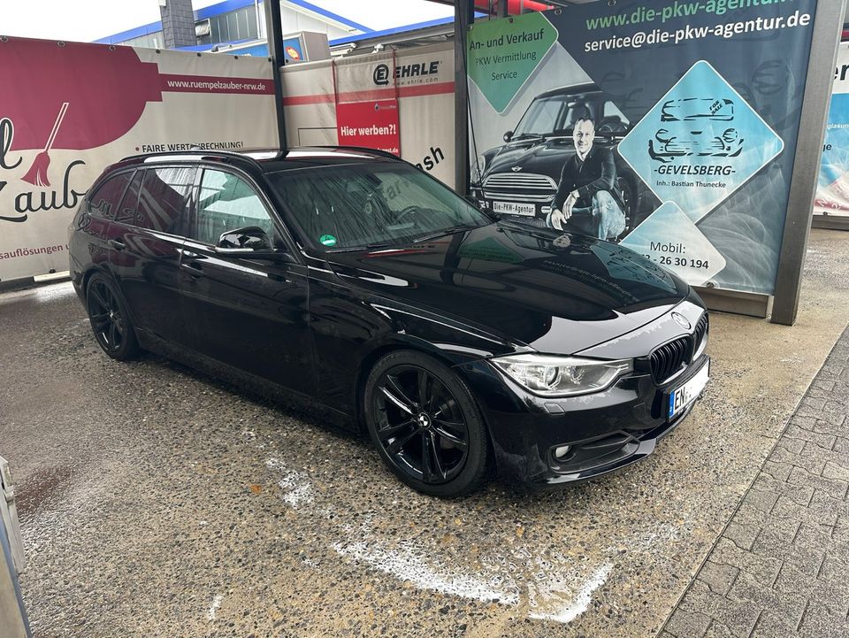 BMW 3er Touring Kombi F31 320d Xdrive Sportline schwarz in Ennepetal