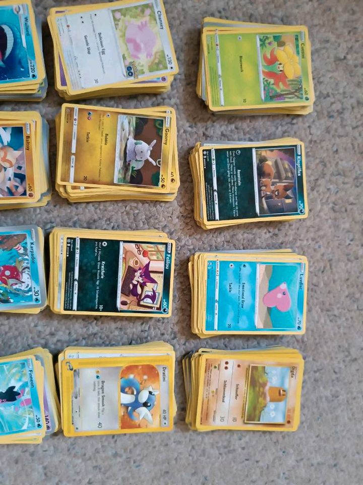 Über 2250 Pokemon-Karten 30 Jahre alte Sammlung und Zubehör! in Barby