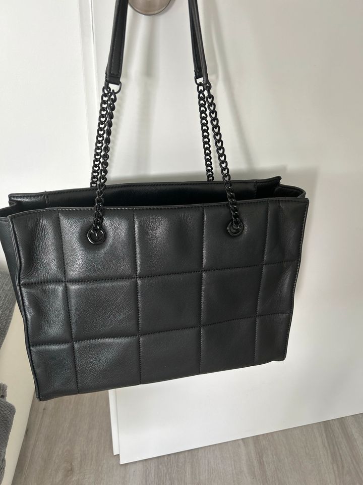 DKNY Handtasche Tasche schwarz in Meßstetten