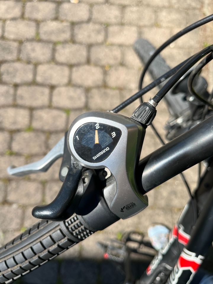 Fahrrad/Mountainbike in schwarz/rot in Fürstenfeldbruck