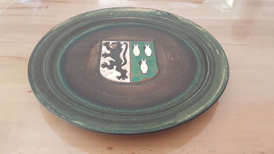 Keramikteller mit Langerweher Wappen in Langerwehe