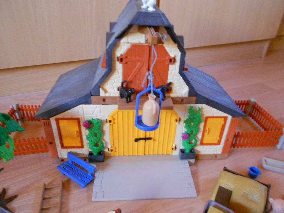 Playmobil Bauernhof 3072 mit viel Zubehör in Holzwickede