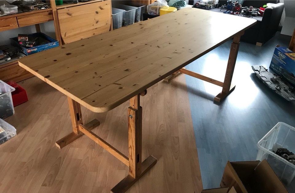 Höhenberstellbarer Tisch aus Holz Schreibtisch Werktisch Esstisch in Hückeswagen