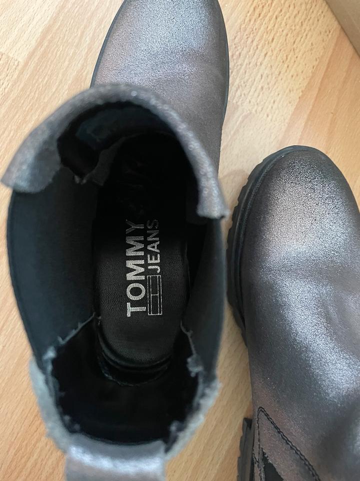 Boots Tommy Jeans metallic cleated, Stiefeletten, gr. 38, grau in Essen