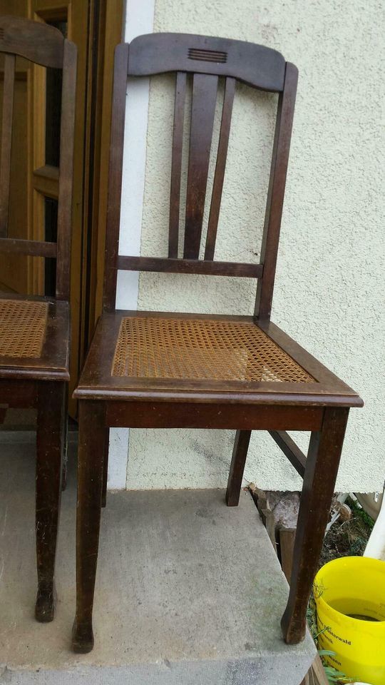 Antike Stühle aus Holz 6 Stück vorhanden. in Naumburg 