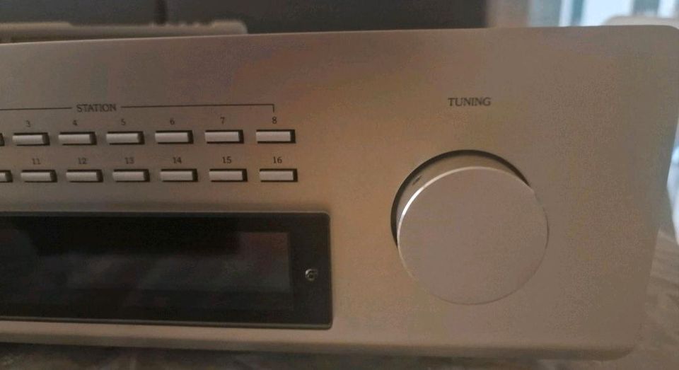Accuphase T-109 V fm stereo tuner in Berlin