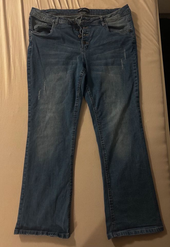 Arizona Bootcut-Jeans Gr. 50 in Aichtal