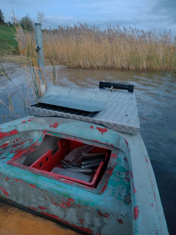 Ruderboot Angelboot in Weißenfels