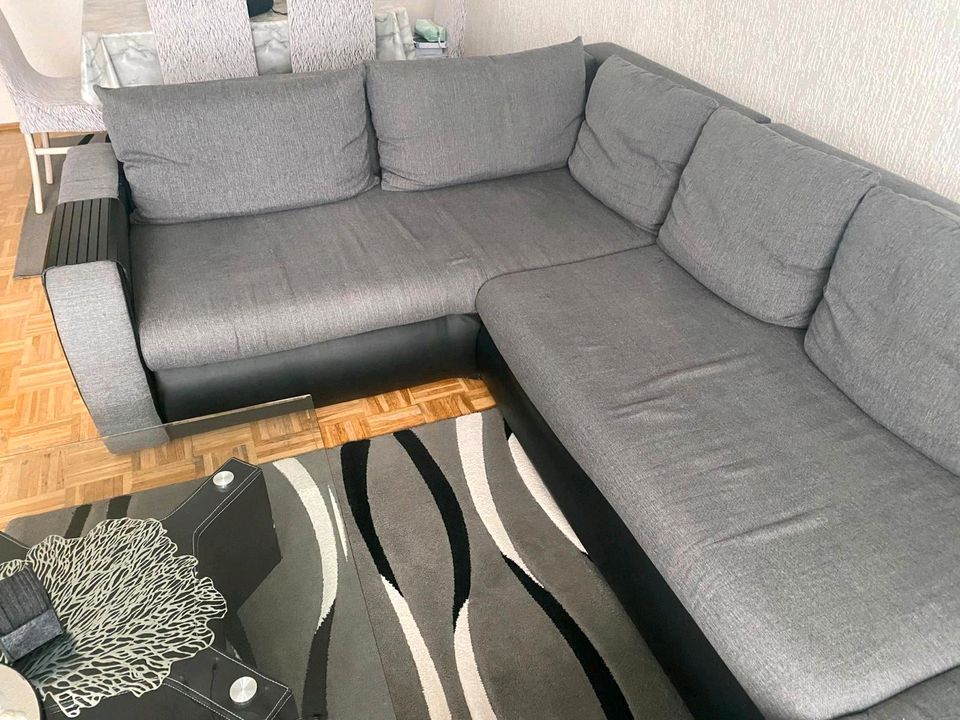 Couch mit couchtisch,inklusiv 4 hocker des Tisches in Bochum