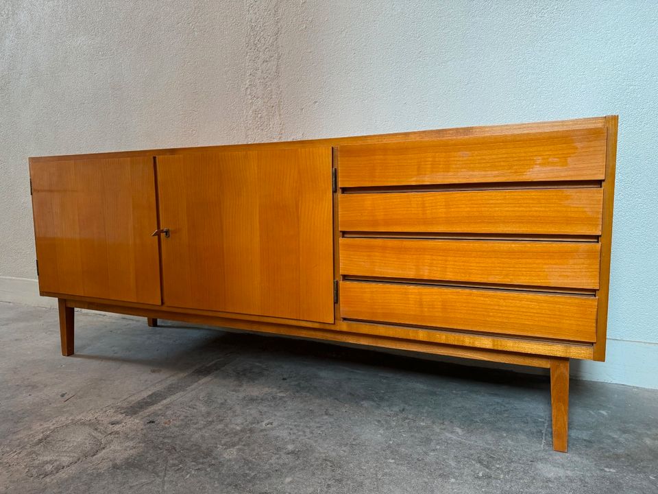 @ MID CENTURY DESIGN SIDEBOARD HELLES HOLZ 50er 60er in Berlin