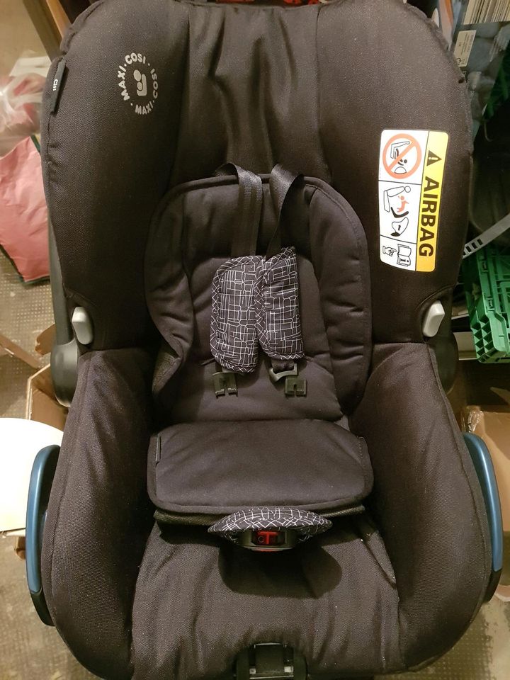 Maxi Cosi Babyschale in Stuttgart