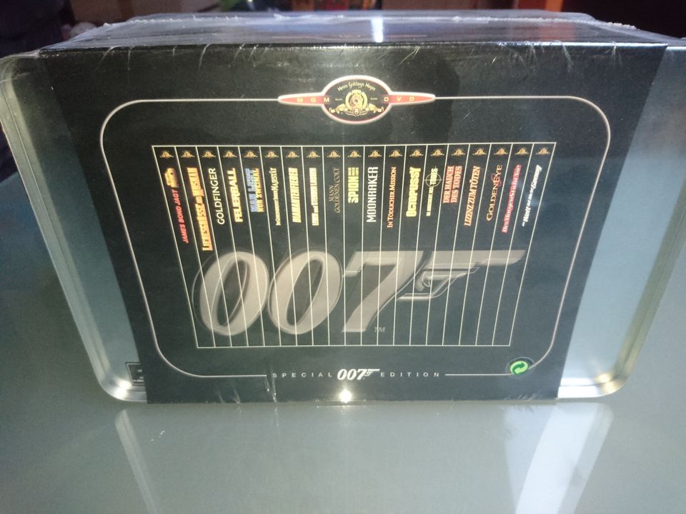 James Bond Monster Box in Riedstadt