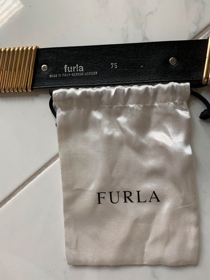 Furla Leder Damen Gürtel Schwarz und Gold in Mühlhausen