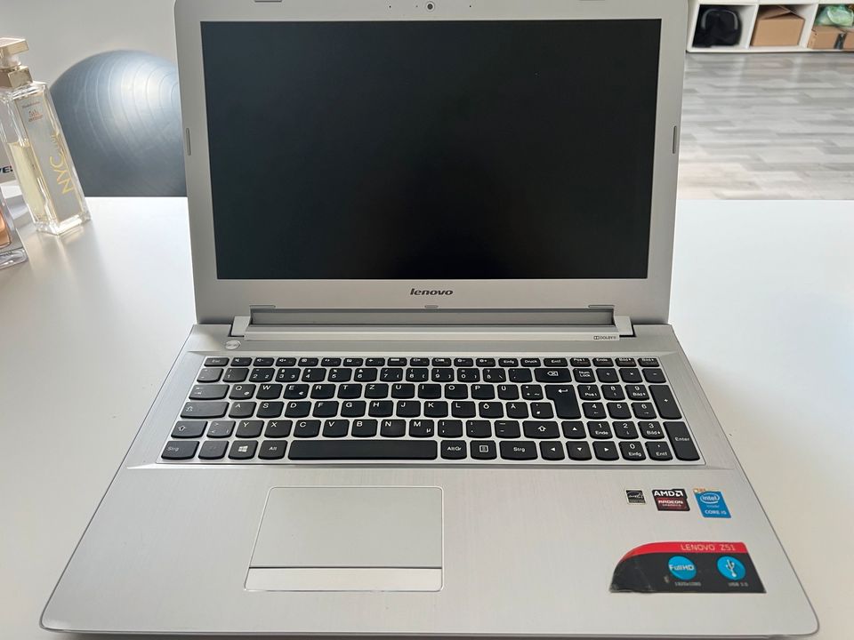 Lenovo Laptop Z51 schwarz in Sehnde