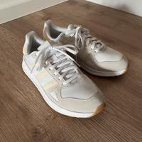 Adidas Sneaker Run 84 neuwertig Hessen - Niederdorfelden Vorschau