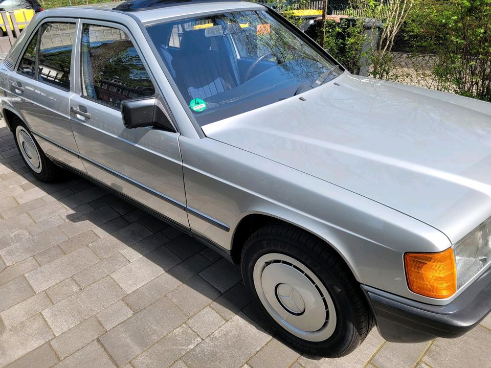 Daimler - Benz  W 201 in Berlin