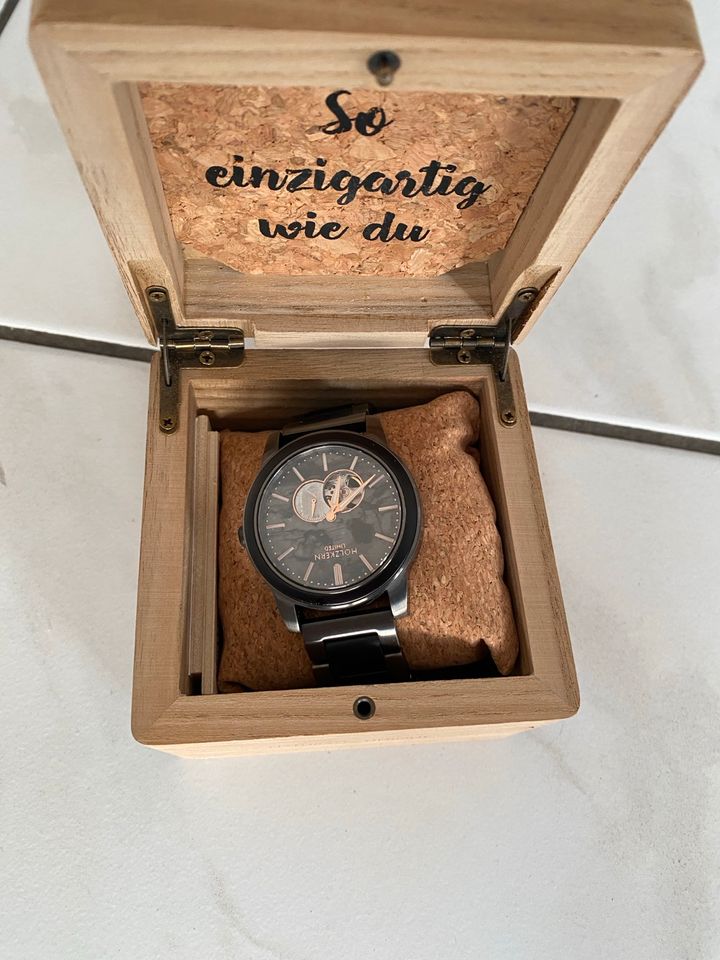 Holzkern Uhr Metropolis Limited Birthday Edition in Leinach