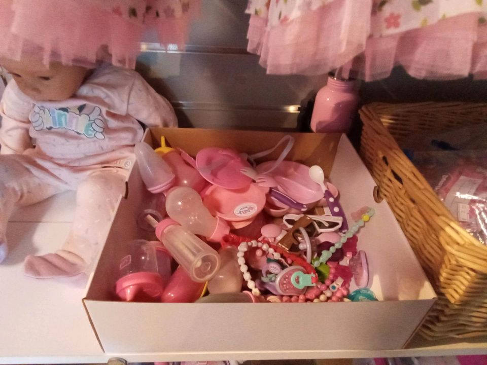 Spielzeug Barbie BABY born Mario Peppa pig Fahrzeuge alles neu in Papenburg