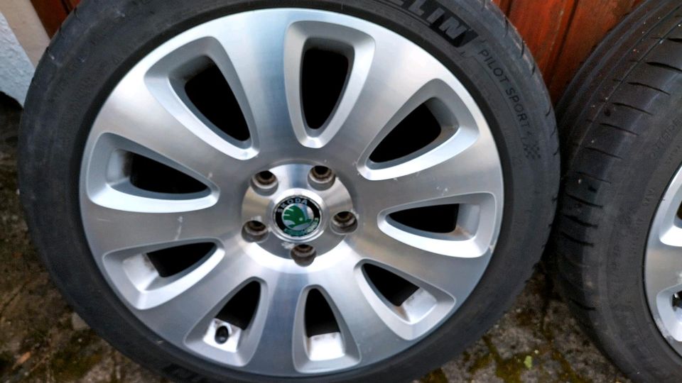 Skoda Leichtmetal Felge 17 Zoll - Michelin Pilot Sport 4 Reifen in Thurnau