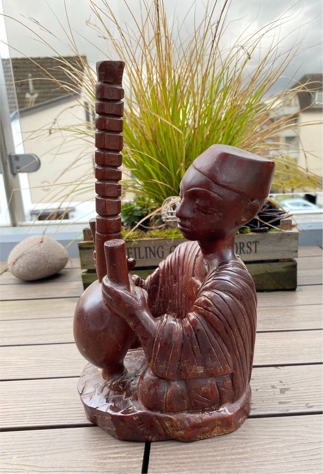 Original afrikanische Figur mit Instrument - handarbeit in Leverkusen