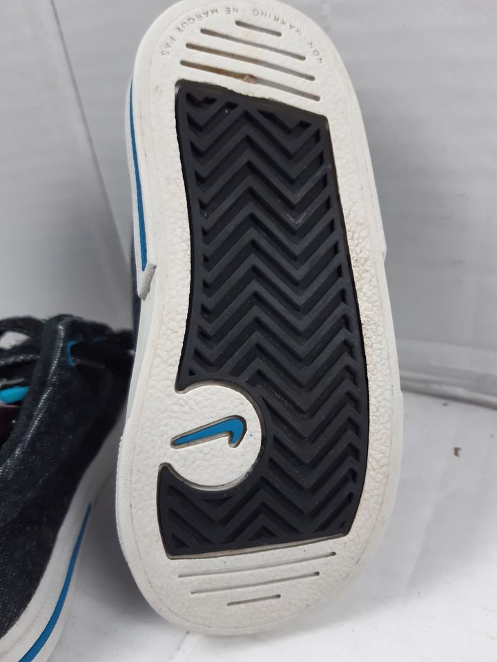 Nike Sneaker Gr.22 dunkelblau neuwertig in Berlin