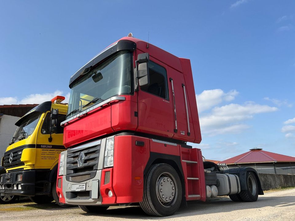 Renault MAGNUM Mega Low verstellbare Sattelkupplung Auto in Vaterstetten