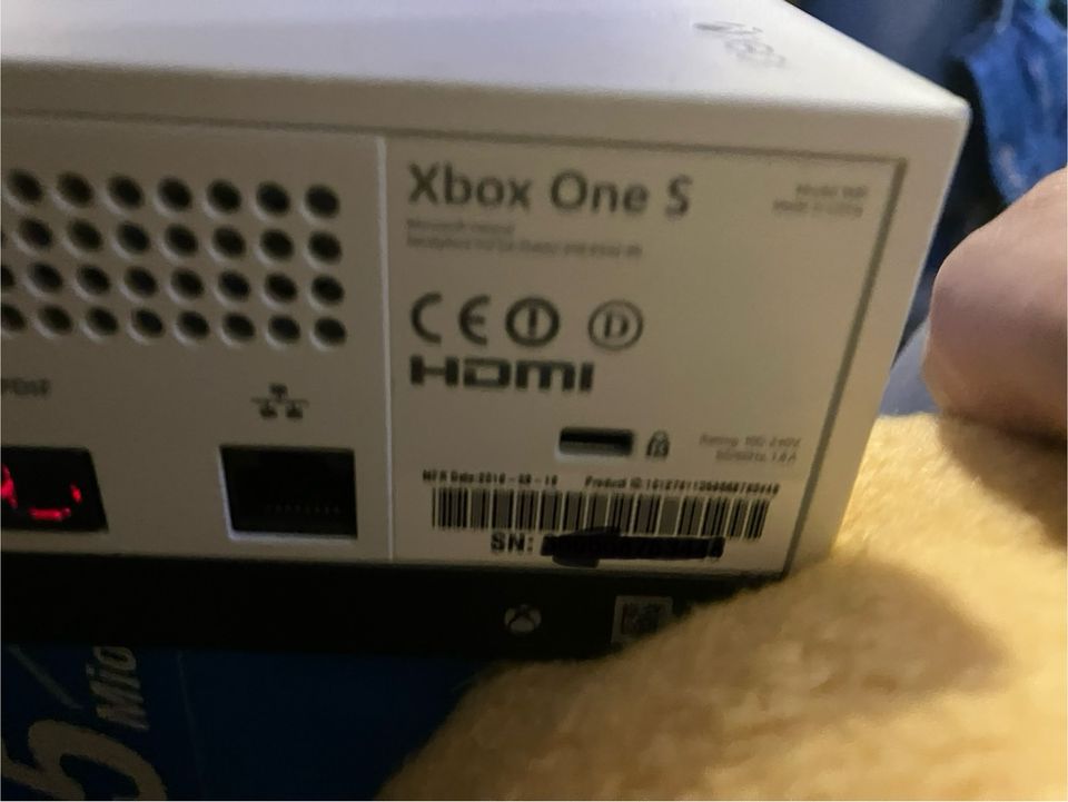 XBOX ONE S (Weiß) - 500 GB ohne Controller in Lübeck