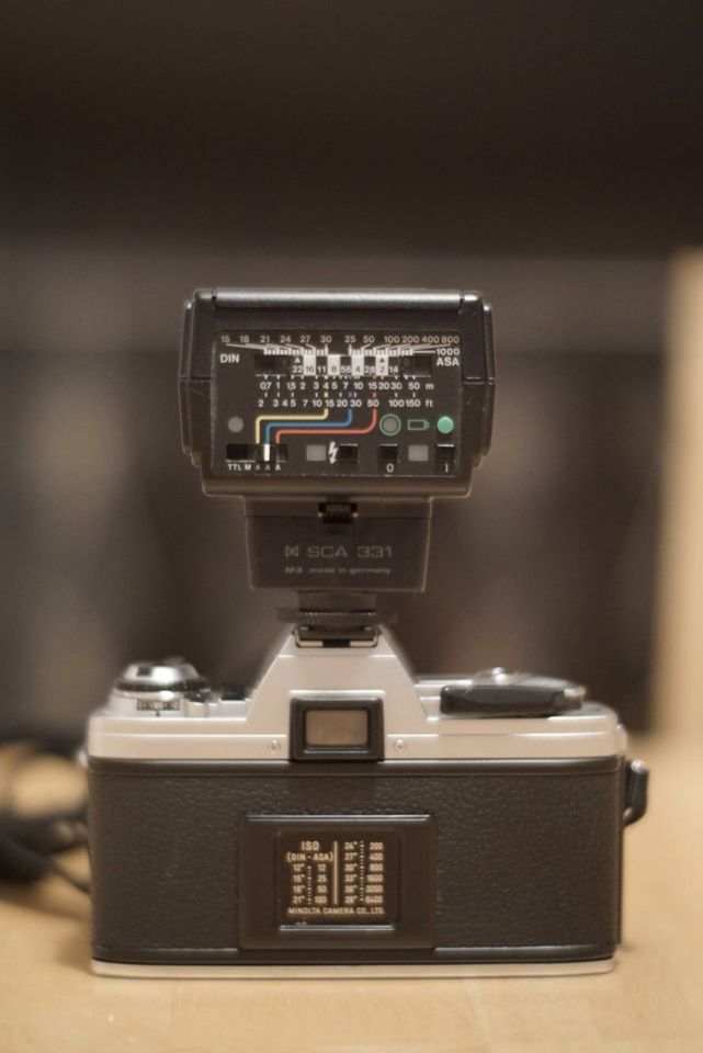 Minolta X300 / Revuenon 28-200mm / Analogkamera mit Zubehör in Bonn