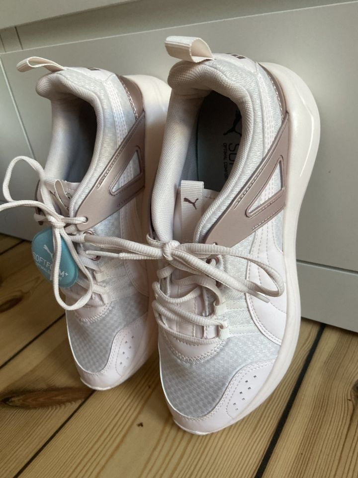 PUMA Sneaker rose / beige, 1 x getragen, Größe 40 mit Softsohle in Berlin