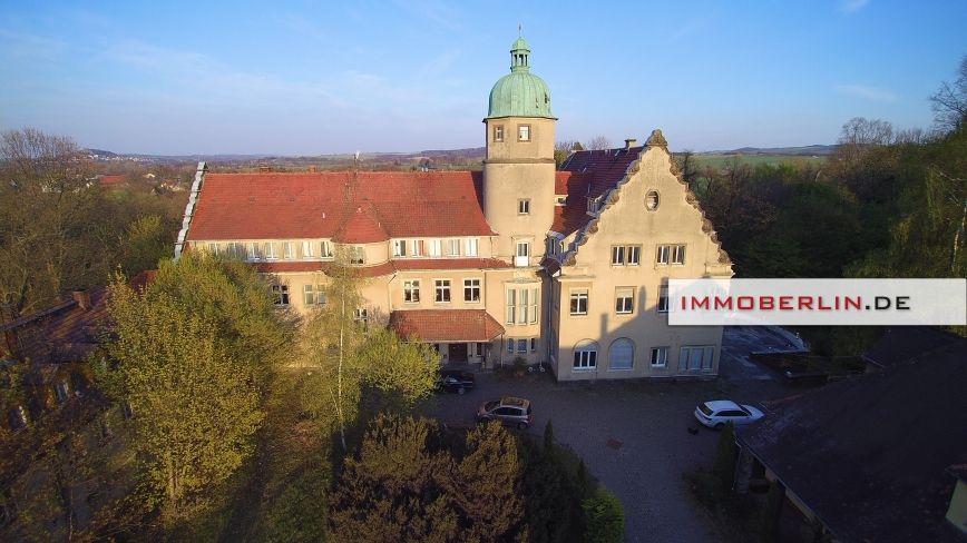 IMMOBERLIN.DE - Schloss Helmsdorf! Historisches Gutshaus mit viel Potential auf herrschaftlichem Anwesen an den Ufern der Wesenitz in Stolpen