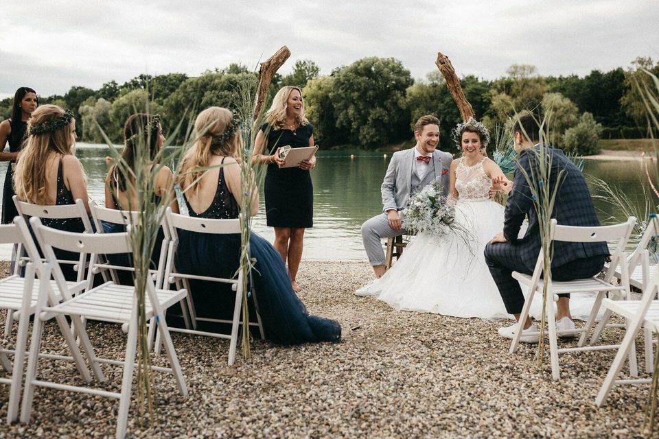 Klappstuhl weiß Freie Trauung Klappstühle mieten Hochzeit in Schutterwald