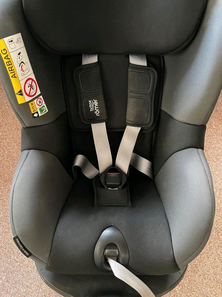 Britax Römer Reboarder Dualfix M i-Size Autositz Kindersitz in Wurzen