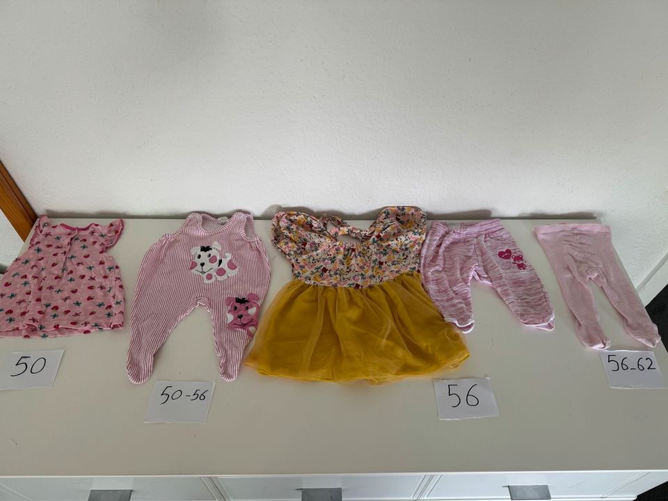 Verschiedene Kinderschuhe und Kinderkleidung Größe 50 bis 104p in Essen