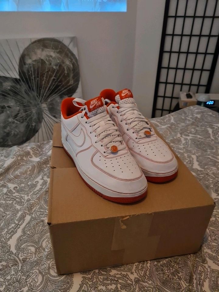 Nike LV 08 weiß/Orange 44,5 in Stuttgart