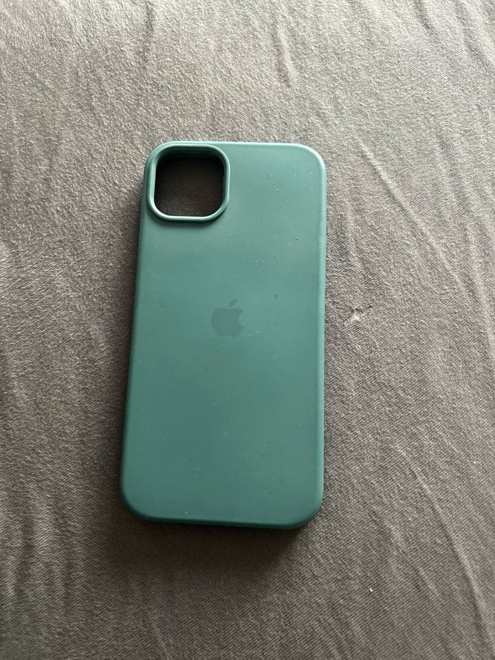 6,7 Zoll iPhone 14 Plus Hülle grün matt Tasche Cover Apple in Lübeck