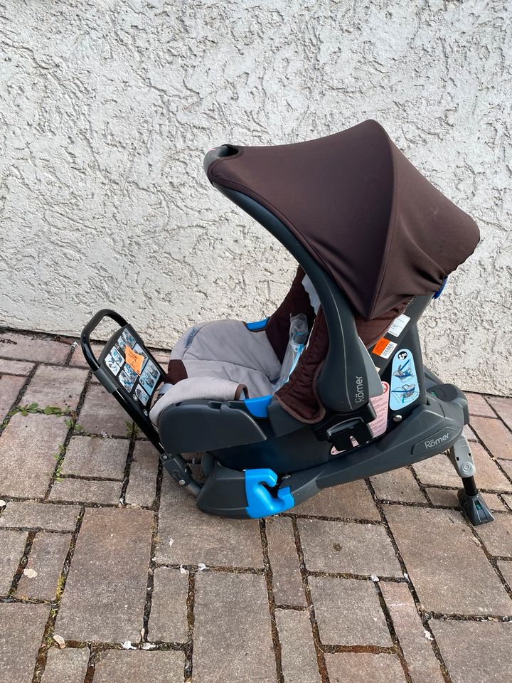 Babyschale mit Isofix von Römer in Gelnhausen