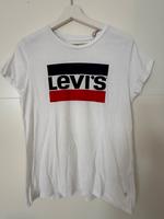 T-Shirt Levi’s weiß rot - Größe S Nürnberg (Mittelfr) - Aussenstadt-Sued Vorschau