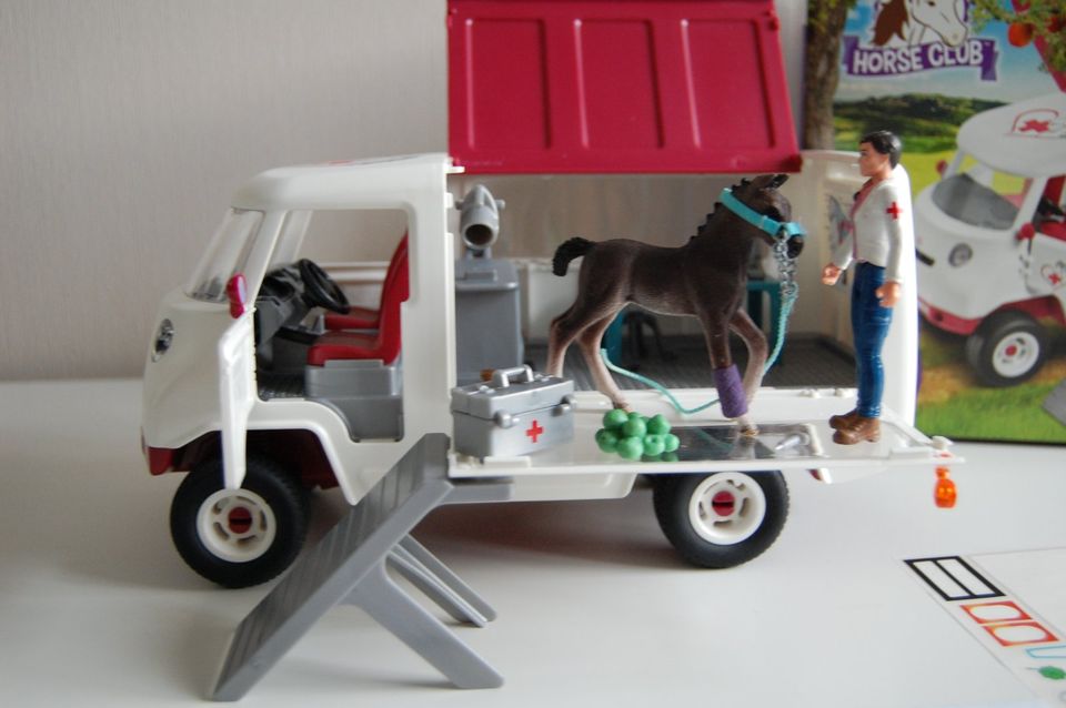 Schleich 42439 HORSE CLUB Mobile Tierärztin in Neuwied