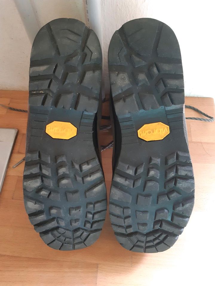 Hanwag Wanderschuhe 42 in Gottenheim