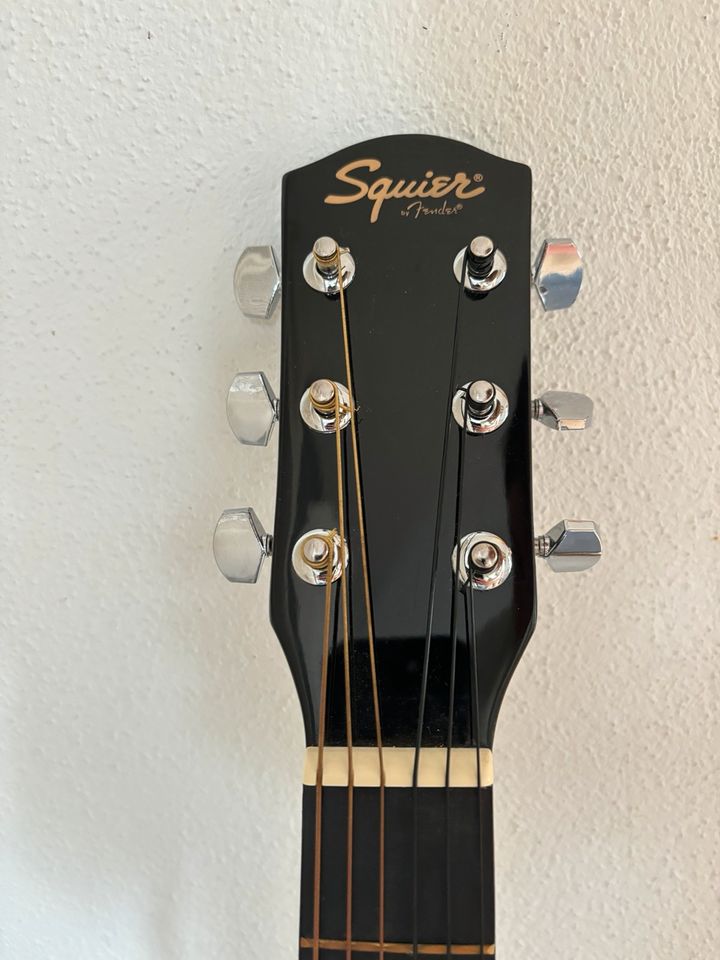 Westerngitarre Squier SA-105CE by Fender im Set in Fürth