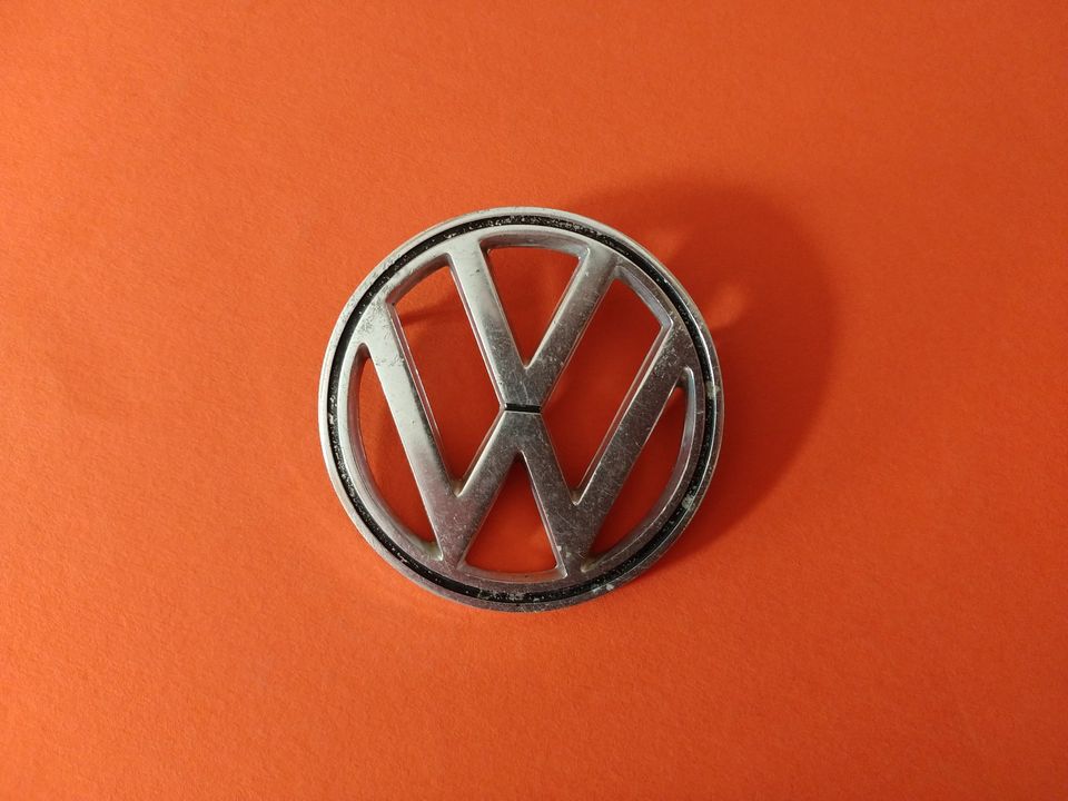 Altes original VW Emblem Metall in Knetzgau